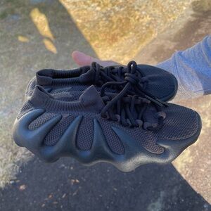 Yeezy 450 black size 5